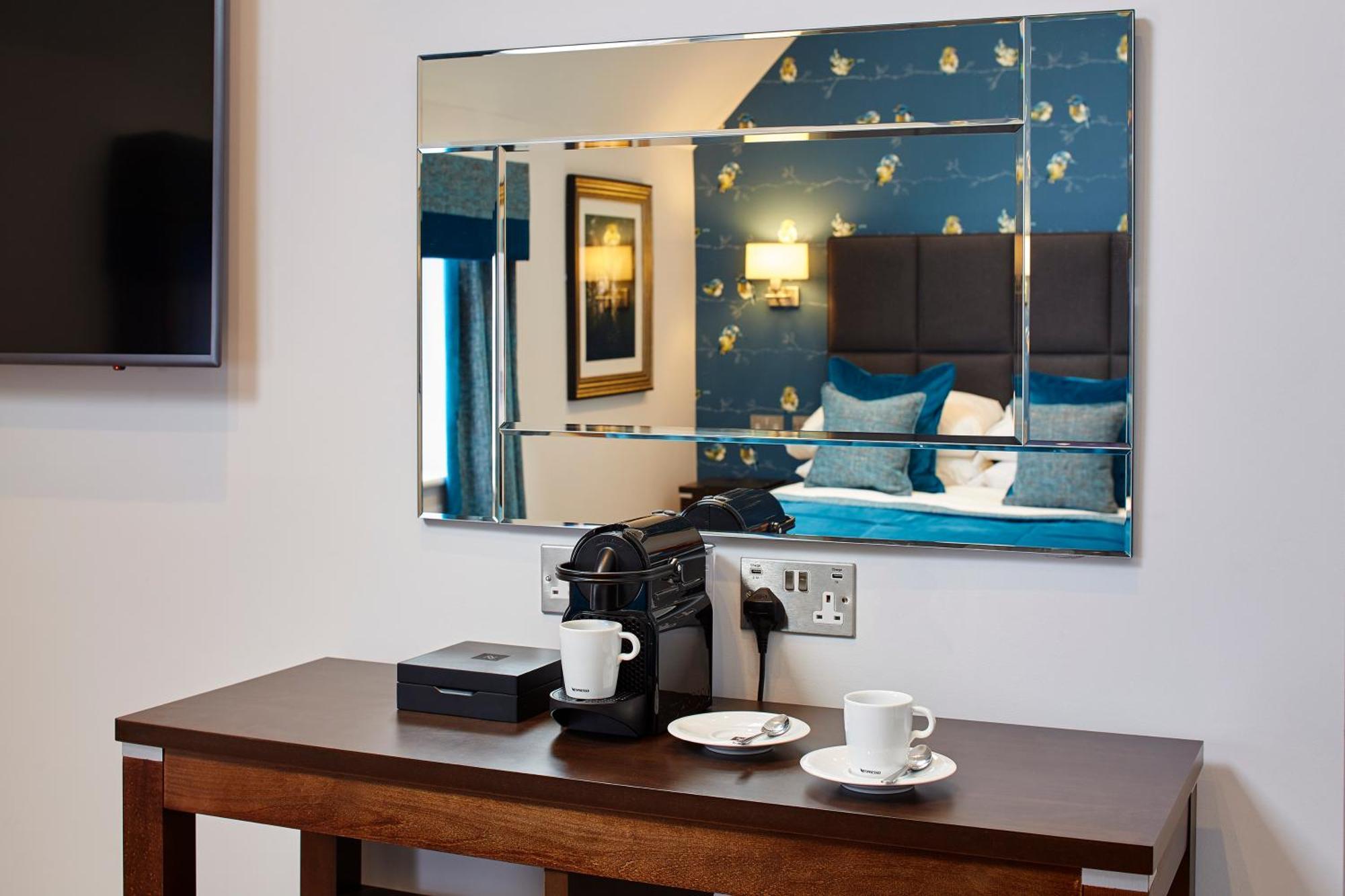 เดอะมันดาเลย์โฮเต็ลแอนด์คอนเฟอเรนซ์เซ็นเตอร์ Hotel กิลด์ฟอร์ด ภายนอก รูปภาพ