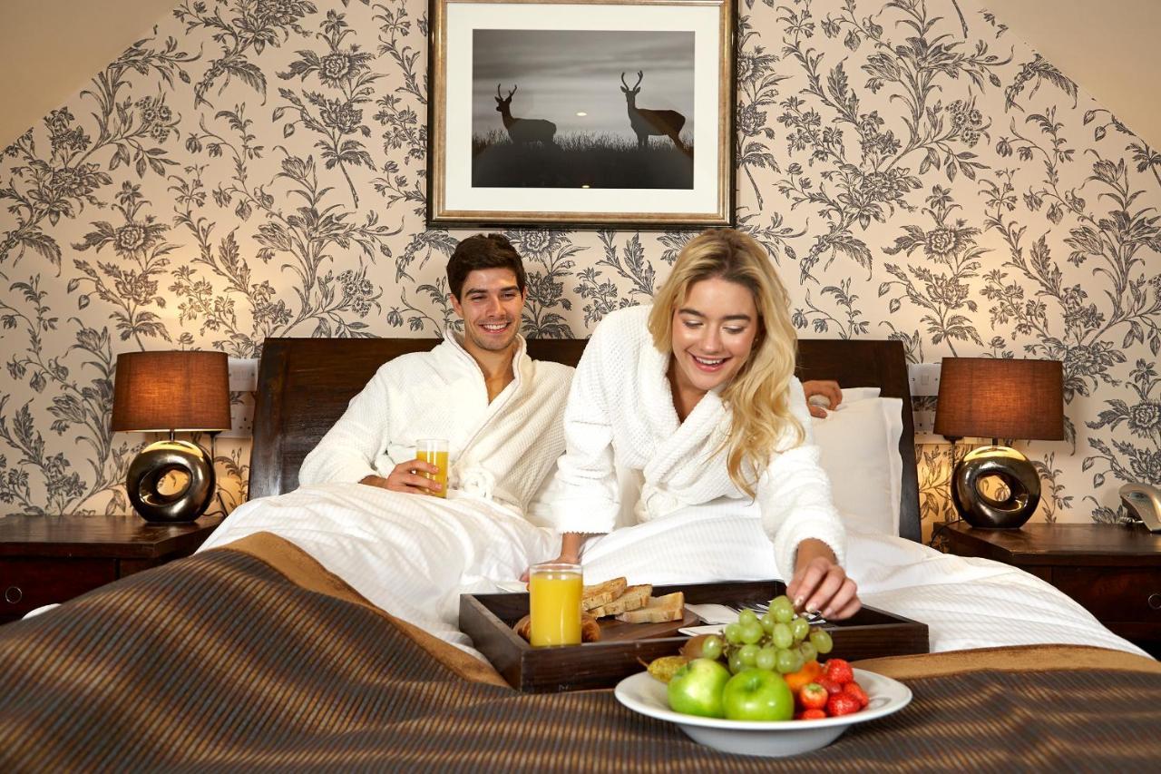 เดอะมันดาเลย์โฮเต็ลแอนด์คอนเฟอเรนซ์เซ็นเตอร์ Hotel กิลด์ฟอร์ด ภายนอก รูปภาพ
